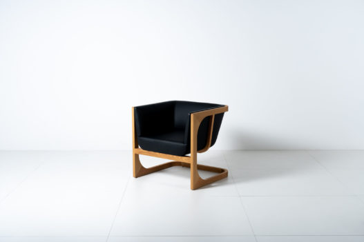 Trewit Crafted Collection Fauteuil Eiche und schwarze Polsterung