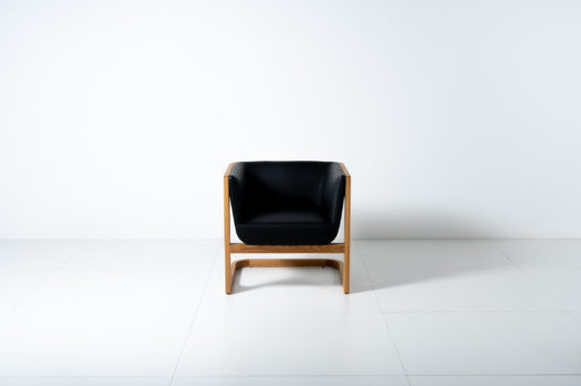 Trewit Crafted Collection Fauteuil Eiche und schwarze Polsterung