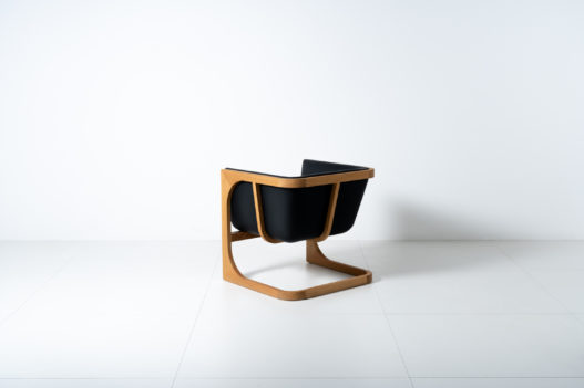 Trewit Crafted Collection Fauteuil Eiche und schwarze Polsterung