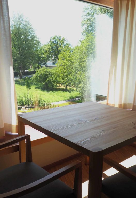 Massivholztisch Nonn rollstuhlunterfahrbar