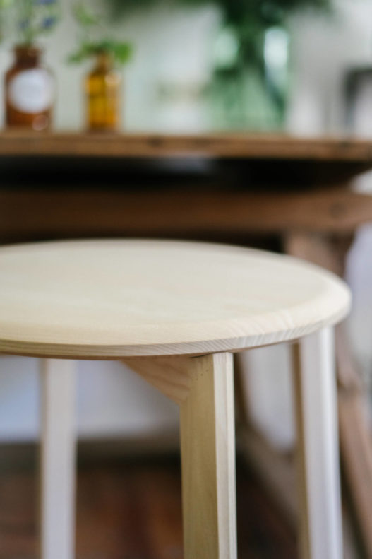 Trewit Holzbarhocker Design Esche Kofel Detail