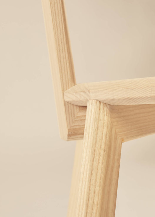 Trewit Stuhl Kofel aus Massivholz Detail