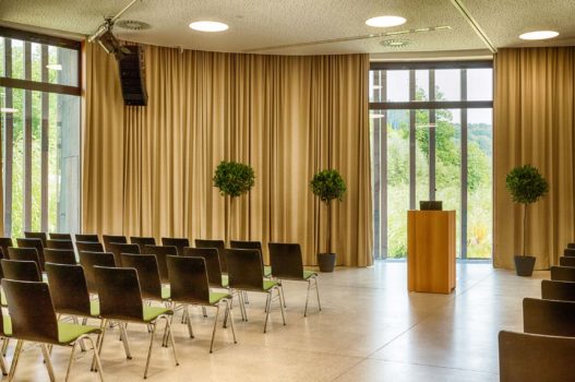 Multikraft Pichl Bildungspavilion Sessel und Pult