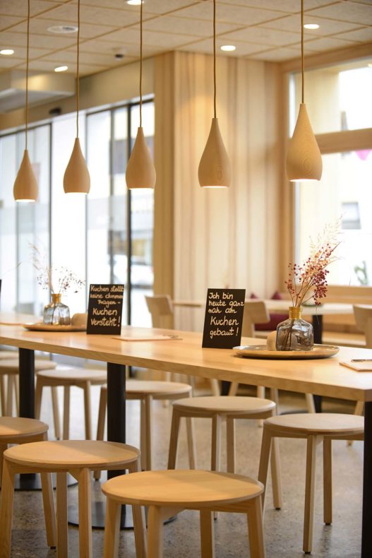 Bäckerei Kloser Tisch und Hocker