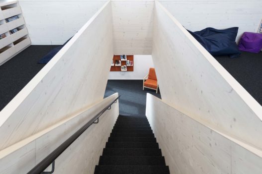 Holzgeländer in Veranstaltungszentrum Gampern