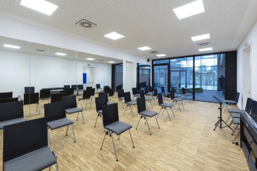 Musikerstühle von Trewit im Veranstaltungszentrum Gampern