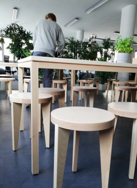 Hocker aus Massivholz Creative Playground 1050 Wien