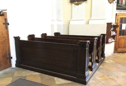 Kirchenbänke von Trewit in Pfarr- und Wallfahrtskirche Hoheneich