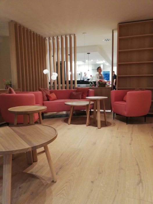 Kurhaus Marienkron Couchtische von Trewit
