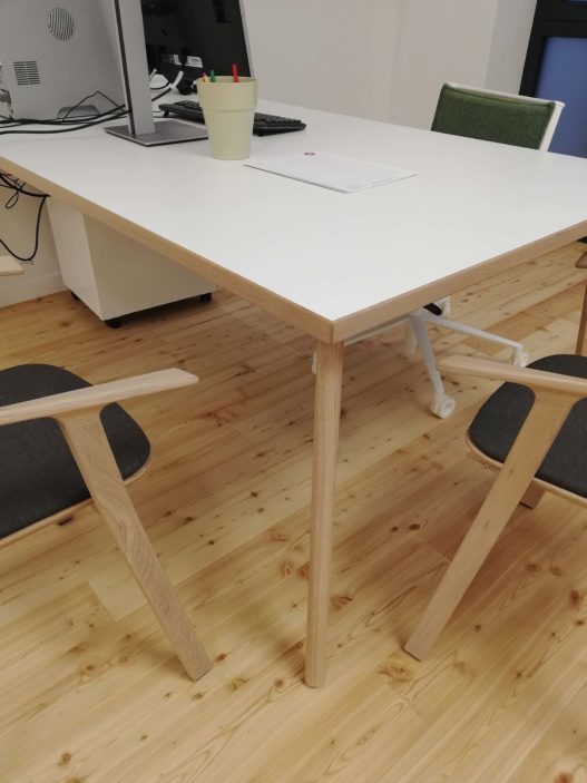 Kurhaus Marienkron Holztisch weiß