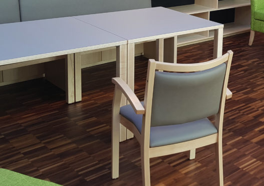 Holztische und Bestuhlung von Trewit in Sozialzentrum Sölden