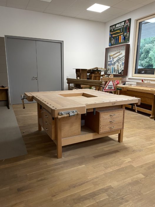 Hobelbank mit Schubladen Waldcampus Traunkirchen