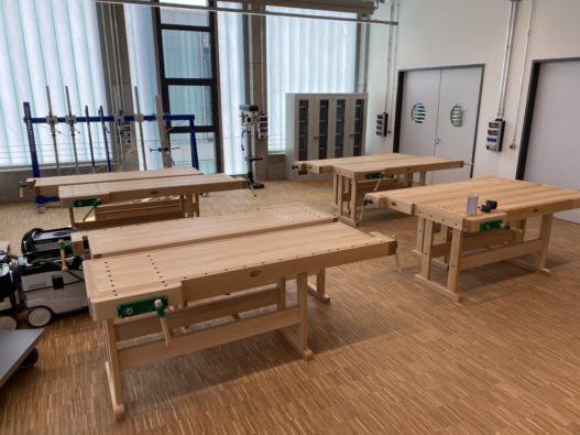 Hobelbänke in Arbeitsraum der Berufsschule Eichstätt