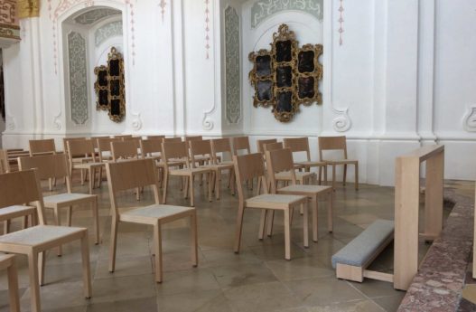 Kirchensessel mit Filzsitz Akademikerkapelle Kremsmünster