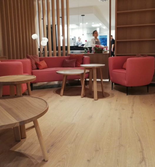 Beistelltisch Marie in Lounge des Marienkron Kurhauses