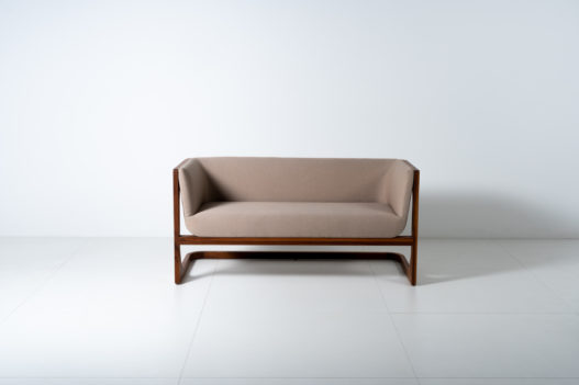 Trewit Sofa Crafted Freischwinger Joka Nuss vorne