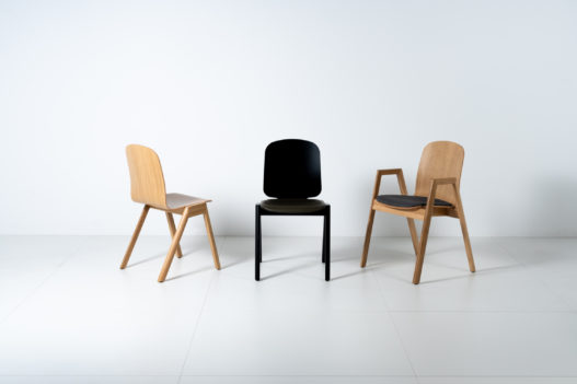 Trewit Stapelstuhl Trax Eiche von Designer Robert Ruef