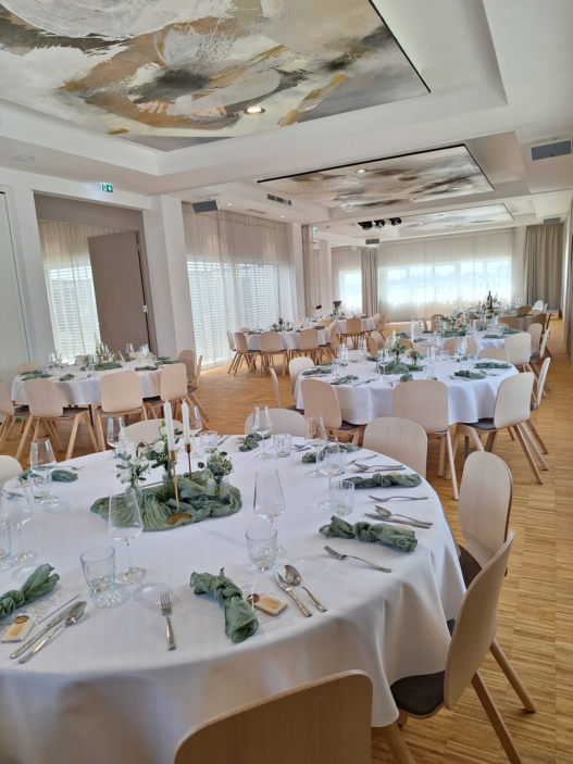 Möblierung Veranstaltungszentrum und Café Laa an der Thaya