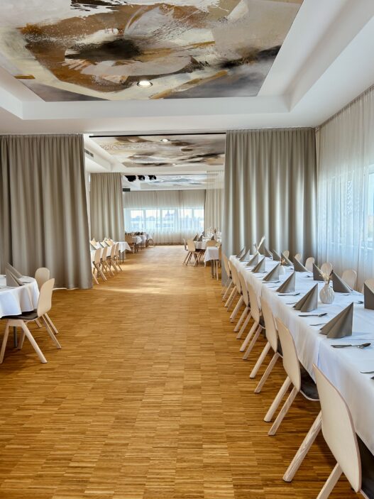 Möblierung Veranstaltungszentrum und Café Laa an der Thaya